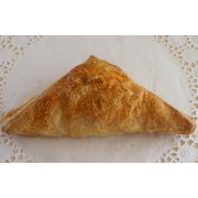 Слойка с колбасой сыром